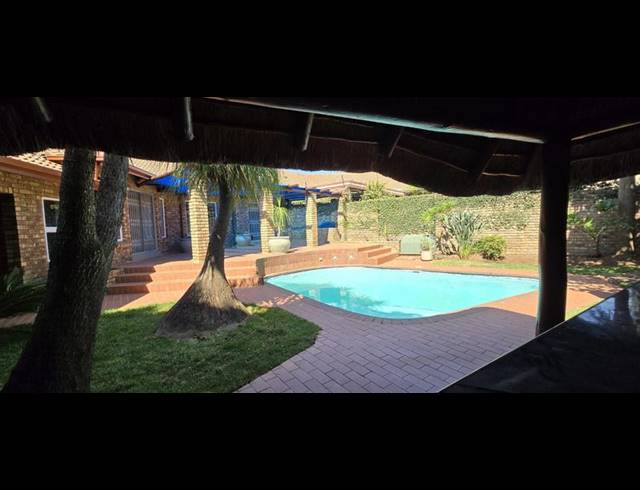 3 BEDROOM HOUSE FOR SALE IN MORELETAPARK